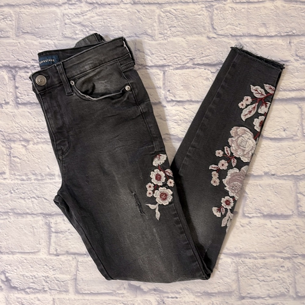 Aeropostale Floral Embroidered Jegging High Rise Black Distressed Denim Size 6